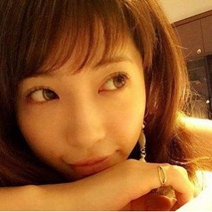 《仁川S级女模kyara_Sss，肤白貌美、可爱网装精彩演绎，让观众们收获一段难忘的视觉盛宴》